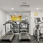 Broadbeach 1-Bed With Pool Gym Walk To The Beach