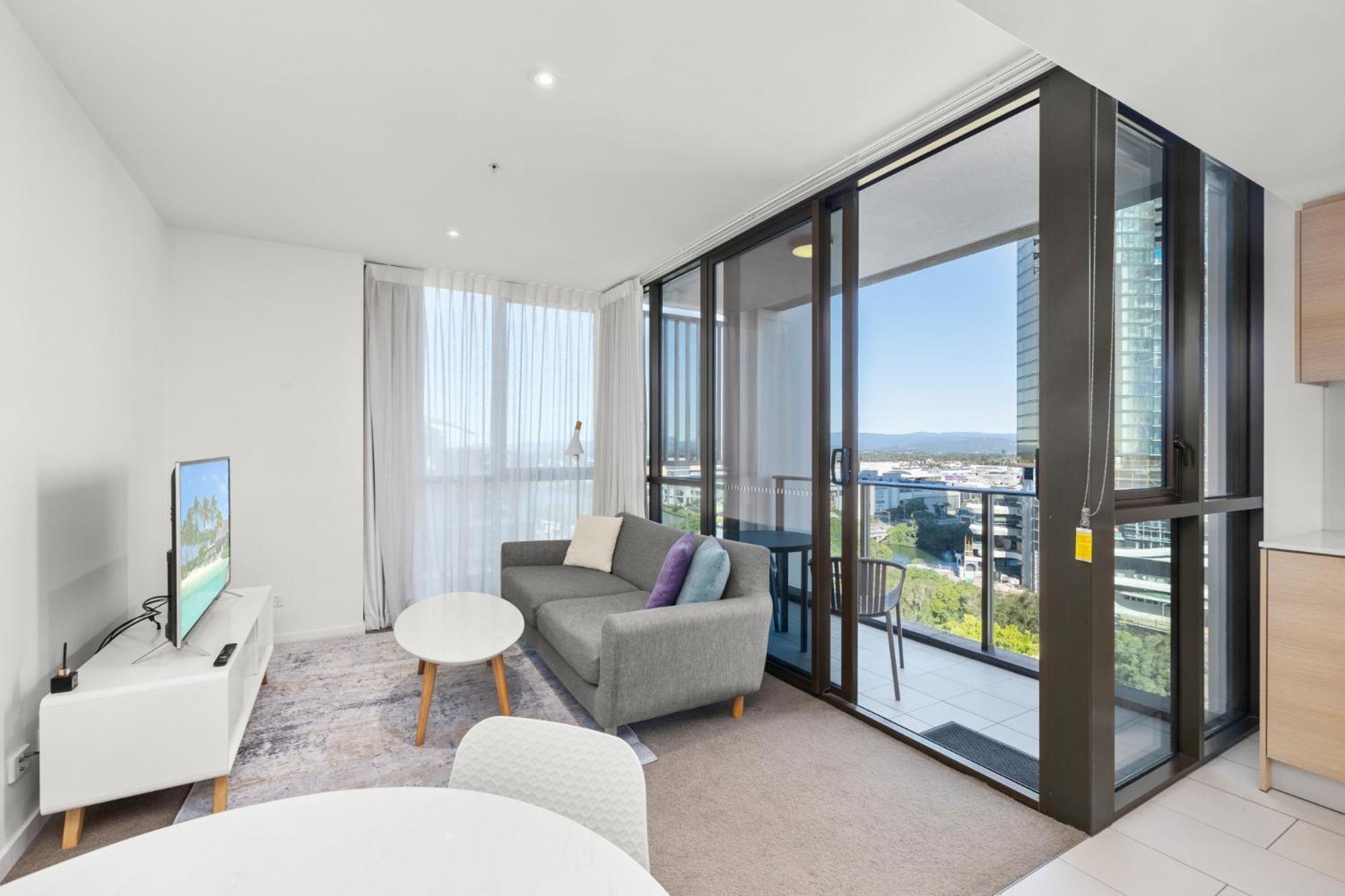 Apartment Broadbeach 1-bed With Pool Gym Walk To The