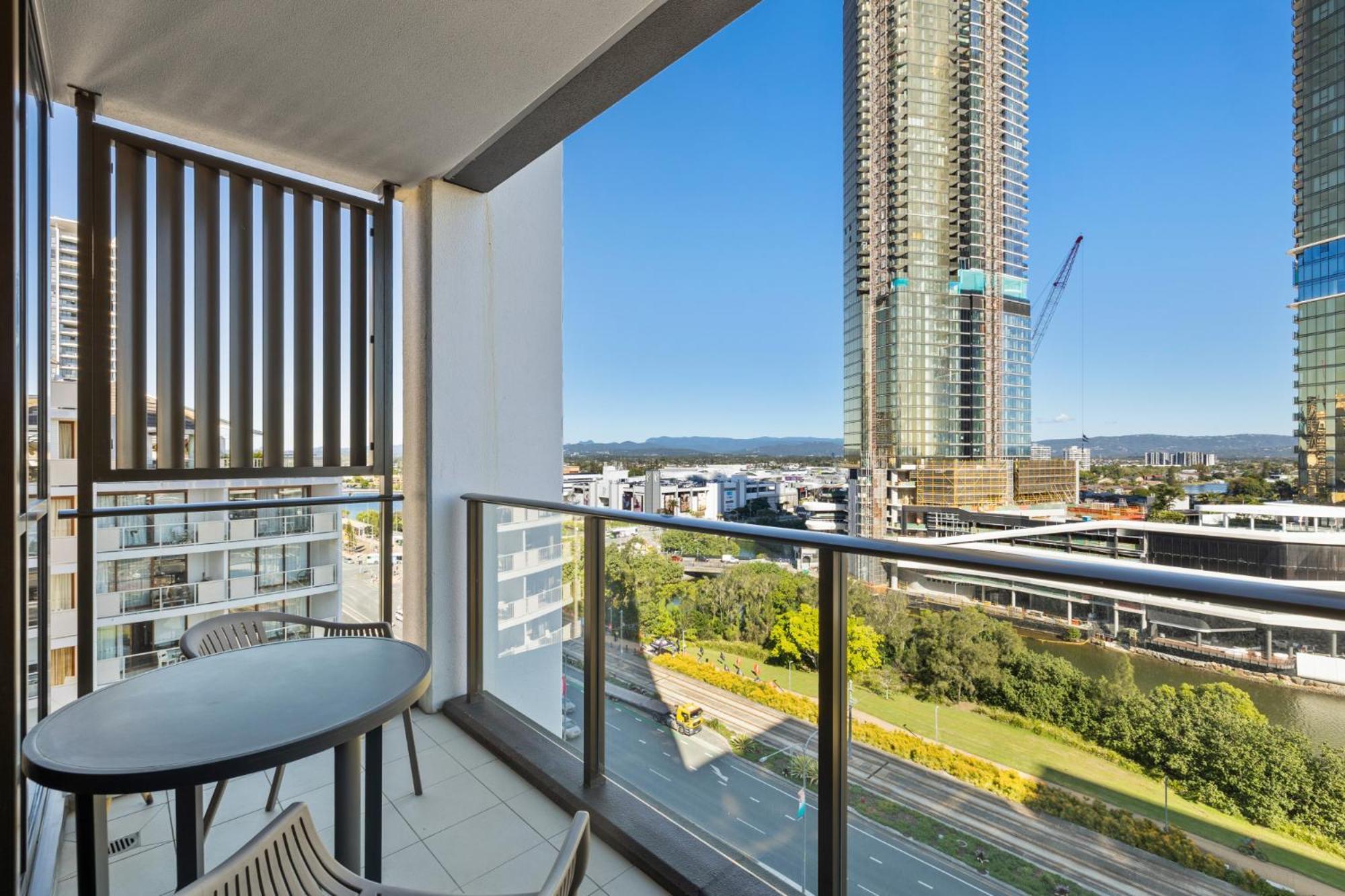 Broadbeach 1-bed With Pool Gym Walk To The Gold Coast