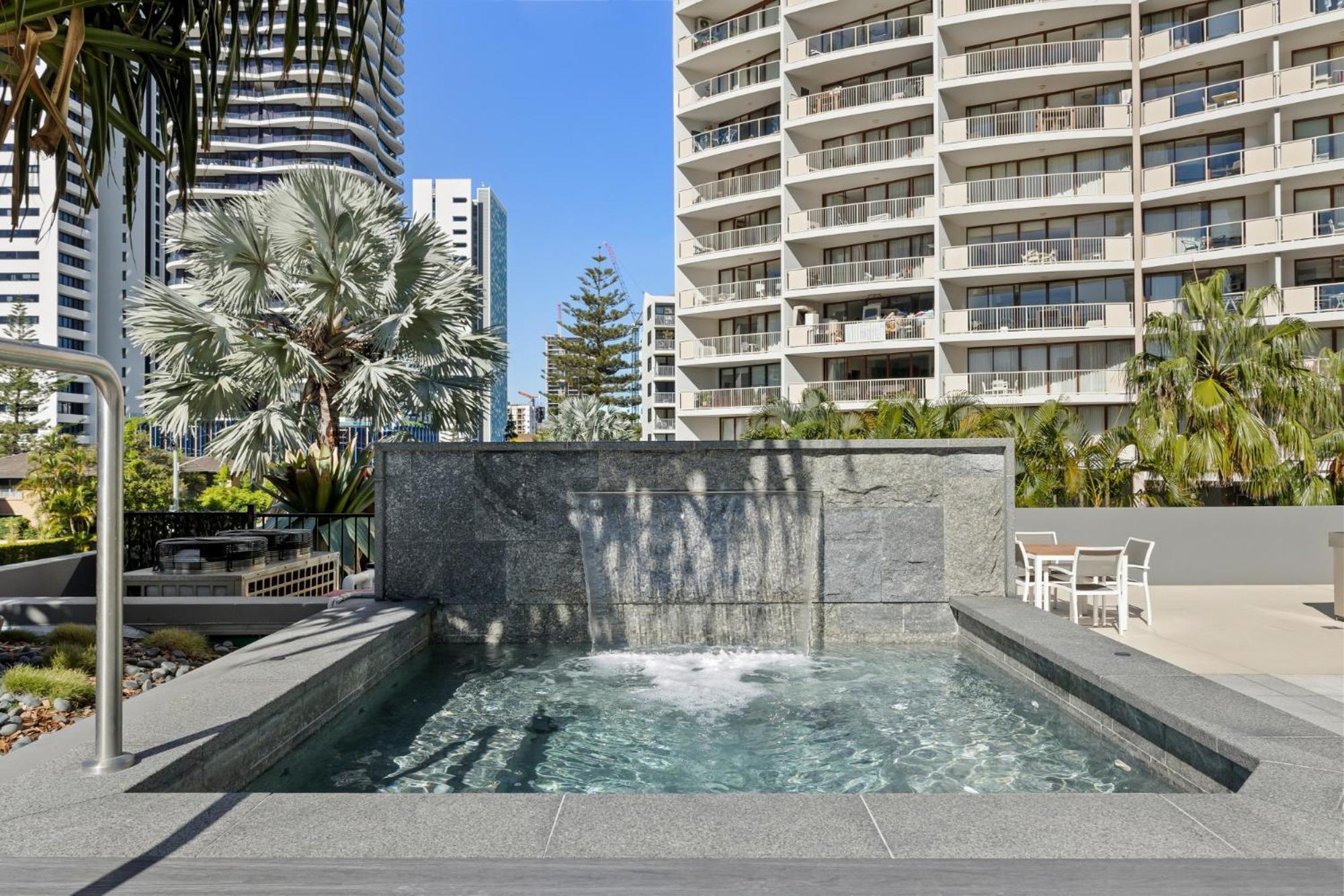 Broadbeach 1-bed With Pool Gym Walk To The Apartment *